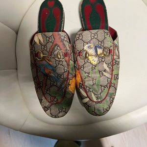 Gucci mule slide on loafer fit about a 9 1/2 10 it’s a size 41